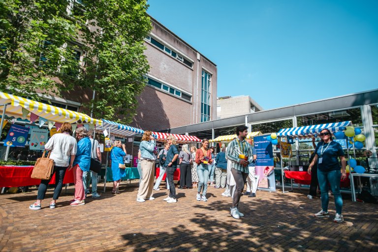 Markt leerlabs in de zon