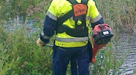 man met bosmaaier