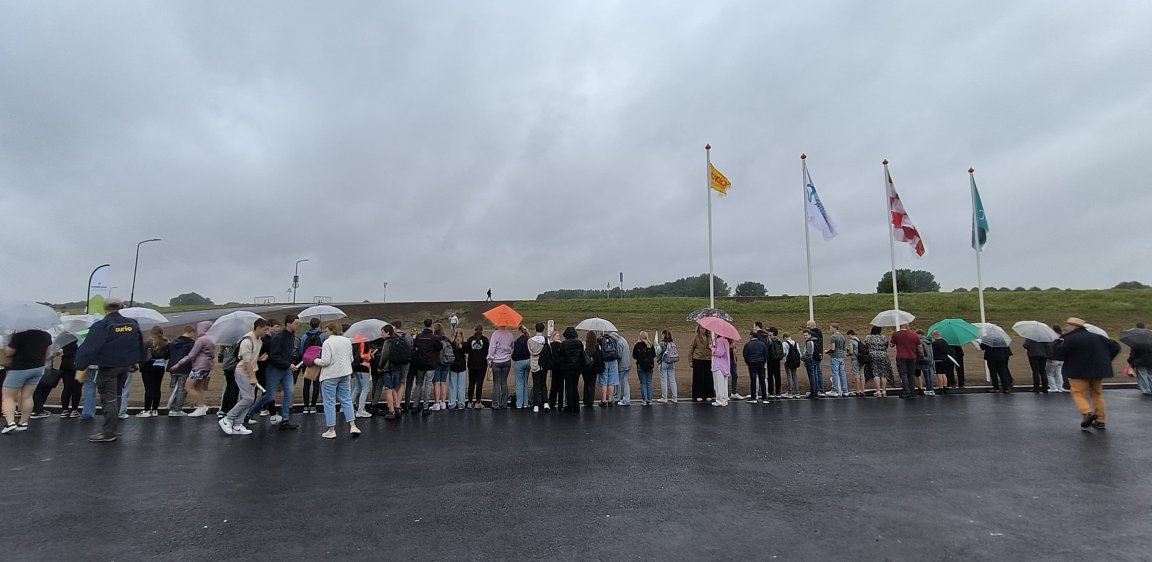 mensen, opening 