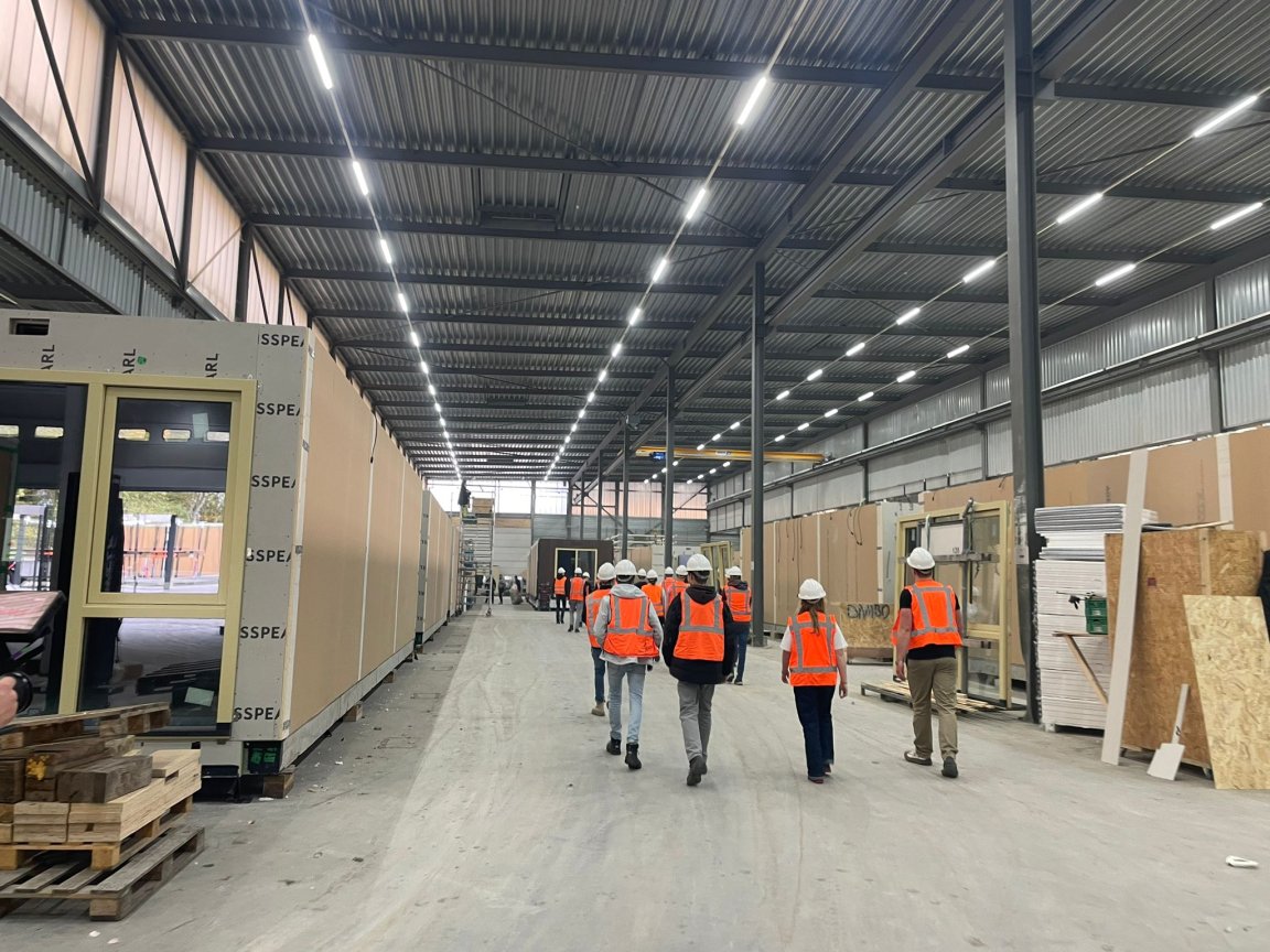 Studenten in de hal bij Homesfactory