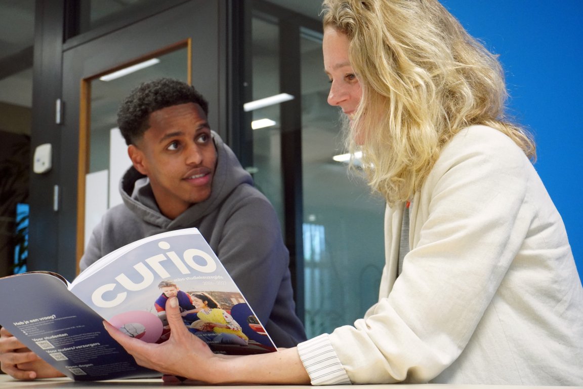 Charlotte met student